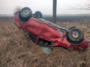 В Палоградському районі, що на Дніпропетровщині сталося смертельне ДТП: тіло загиблого водія з понівеченого авто витягли рятувальники