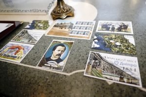 У Дніпрі в рамках програми «Рік Олександра Поля» випустили унікальну поштову марку (фото)