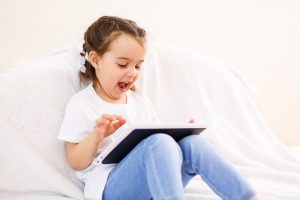 На час карантину дітям Дніпропетровщини, що мають ООП, дозволили брати гаджети додому