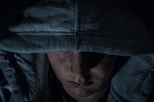 У Дніпрі на житлових масивах Кам’янський та Ломівський продовжуються пограбування жінок