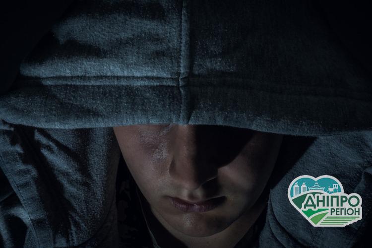 У Дніпрі на житлових масивах Кам’янський та Ломівський продовжуються пограбування жінок Новини Дніпра. У Дніпрі на житлових масивах Кам’янський та Ломівський продовжуються пограбування жінок
