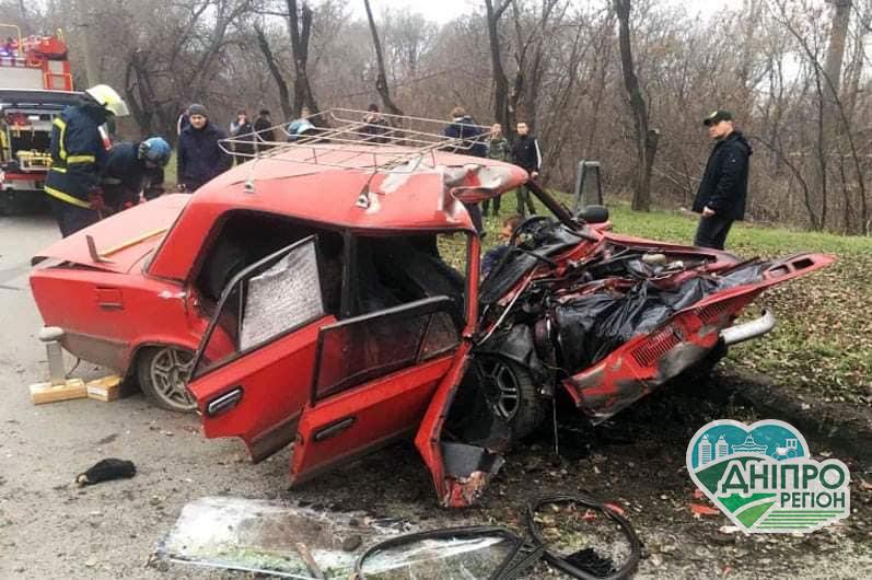 У Кривому Розі сталася жахлива ДТП: жінку викинуло через лобове скло, а 2 чоловіків затисло в автомобілі Новини Дніпропетровщини. У Кривому Розі сталася жахлива ДТП: жінку викинуло через лобове скло, а 2 чоловіків затисло в автомобілі