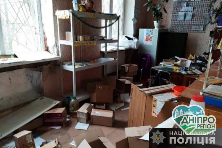 У Петриківському районі «гастролери» з Полтавщини грабували місцеві установи Новини Дніпропетровщини. У Петриківському районі «гастролери» з Полтавщини грабували місцеві установи