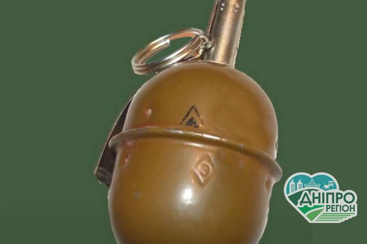 У Кам’янському вибухнув запал від гранати: постраждали двоє дітей Новини Дніпропетрощини. У Кам'янському вибухнув запал від гранати: постраждали двоє дітей