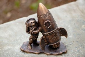 «Відчуй Дніпро» – восьма мініскульптура зайняла своє місце (фото)