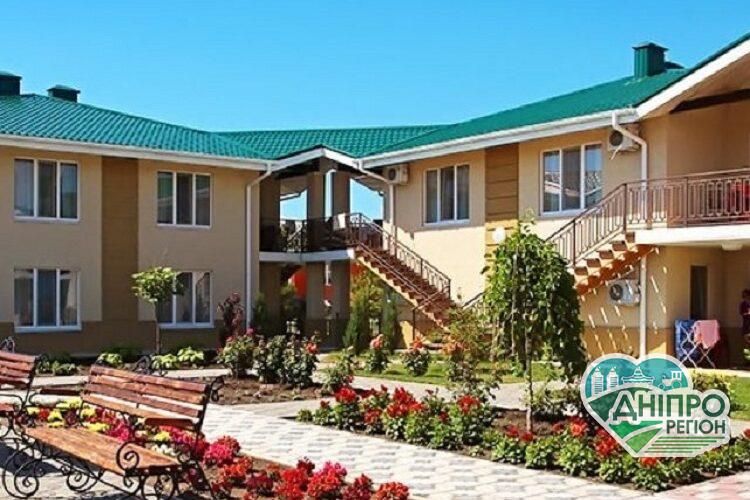 ТОП-5 готелів з басейном на Арабатській Стрілці ТОП-5 готелів з басейном на Арабатській Стрілці