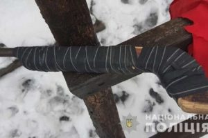 На Дніпропетровщині поліцейські під час обшуків вилучили наркотики та зброю