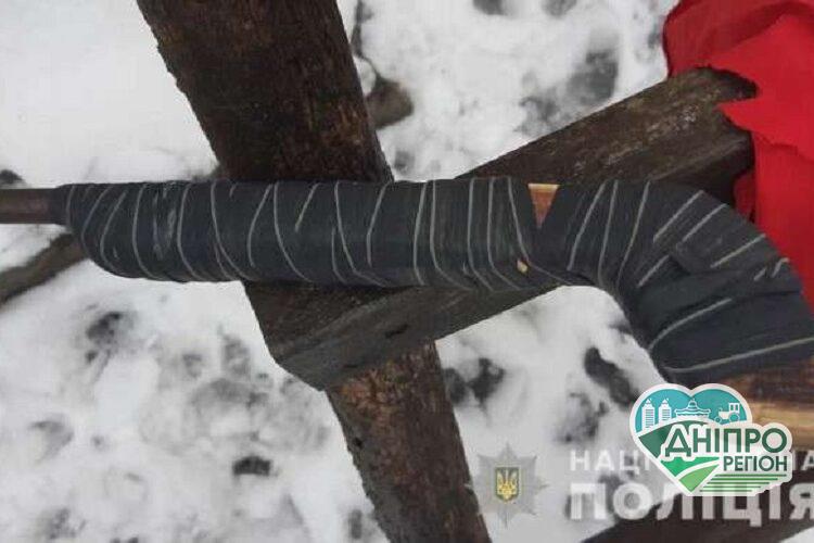 На Дніпропетровщині поліцейські під час обшуків вилучили наркотики та зброю На Дніпропетровщині поліцейські під час обшуків вилучили наркотики та зброю