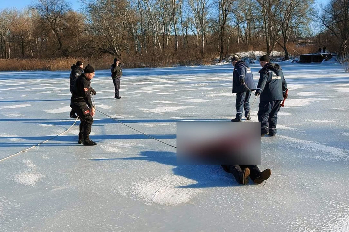 У Дніпрі біля Таромського рибгоспу чоловік потонув та вмерзнув в лід