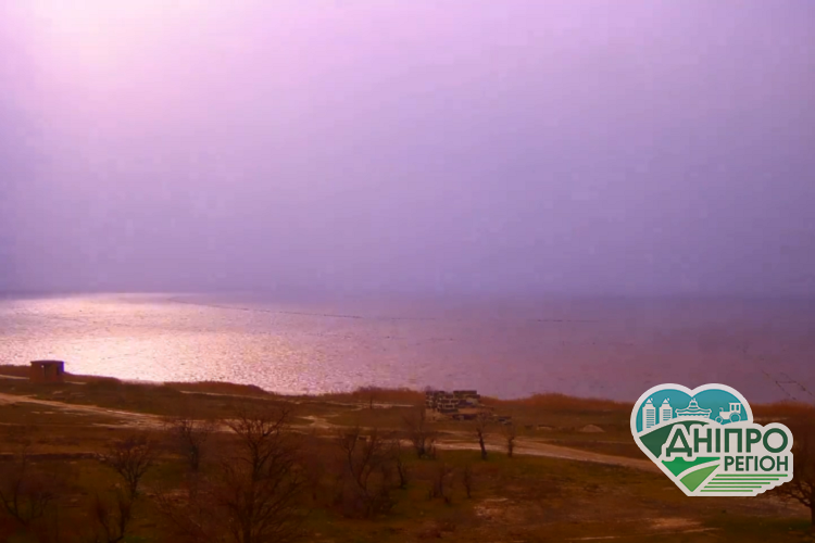 Рожева буря: на Генічеському озері камери записали незвичайне явище (Відео) На Генічеському озері записали рожеву бурю (Відео)