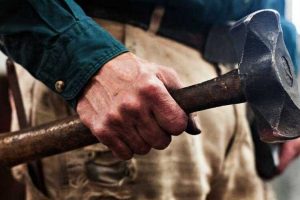 На Дніпропетровщині чоловік молотком до смерті забив знайомого