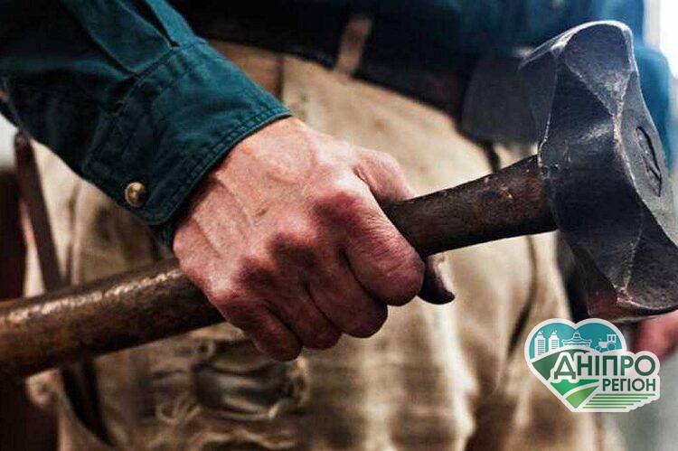 На Дніпропетровщині чоловік молотком до смерті забив знайомого На Дніпропетровщині чоловік молотком до смерті забив знайомого