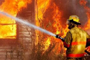 У Дніпрі пожежа ледь не позбавила чоловіка життя