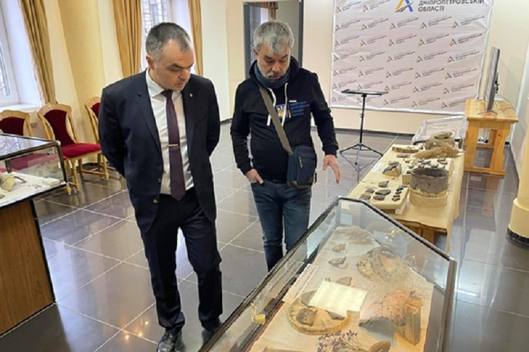 Доторкнись до історії: у Дніпрі відкривається виставка «Археологія великого будівництва — дорога між минулим і майбутнім»