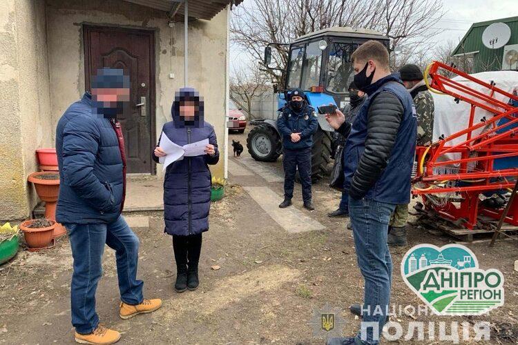 Агроновини: на Дніпропетровщині затримали шахраїв, які ошукали аграріїв На Дніпропетровщині правоохоронці затримали шахраїв, які ошукали аграріїв на чверть мільйона гривень