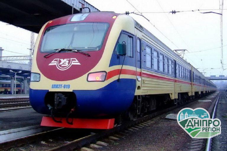 На Дніпропетровщині на місяць зміниться графік руху приміських поїздів (Вся інформація)