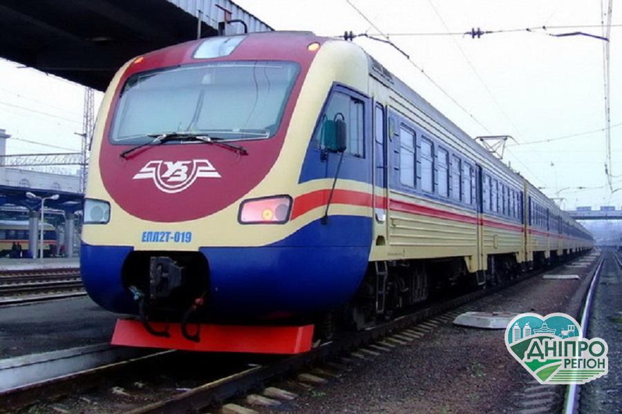На Дніпропетровщині на місяць зміниться графік руху приміських поїздів (Вся інформація)