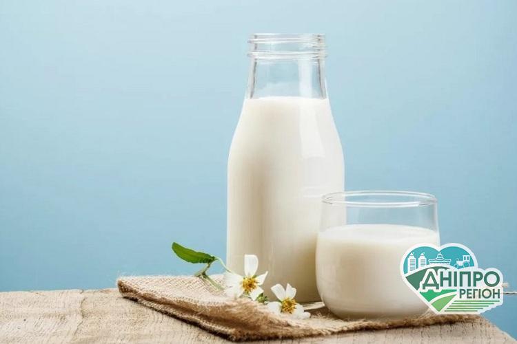 Ціни на молочні продукти в торгових мережах Дніпропетровщини зростуть: скільки будемо платити Молоко: шкода чи користь?
