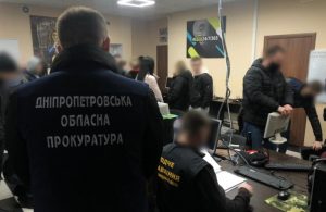 На Дніпропетровщині викрили шахраїв, що крали гроші з банківських карток