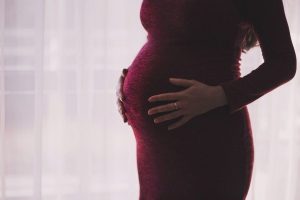 Допомога при народженні дитини: в Кабміні переглянули суму виплат, як їх можна збільшити