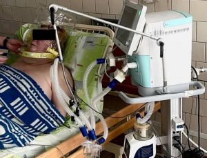 В Дніпрі жінка вдома сама лікувала коронавірус і ледь не померла: попереду важка реабілітація (ФОТО)