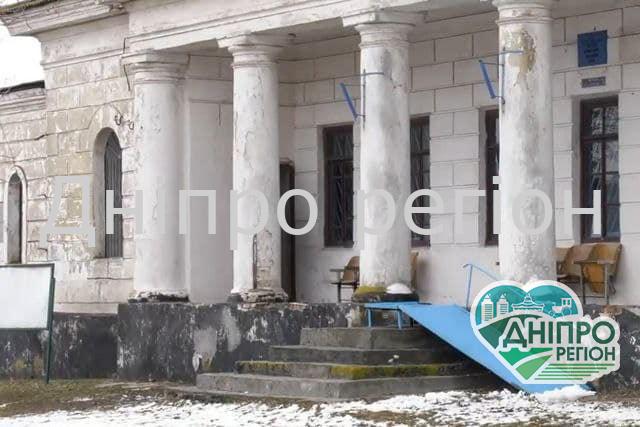 Сором для Дніпропетровщини. В області руйнується історична будівля Поля (Фото)