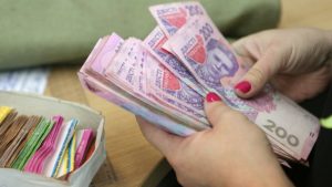 В Україні зріс середній розмір лікарняних: кому тепер “вигідно” хворіти