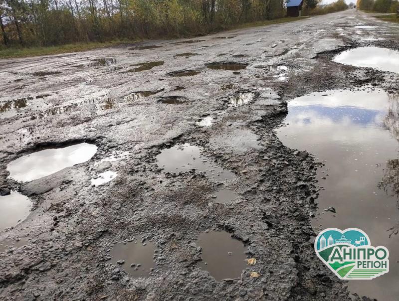 На Дніпропетровщині приміські автобуси обмежують рух через погані дороги