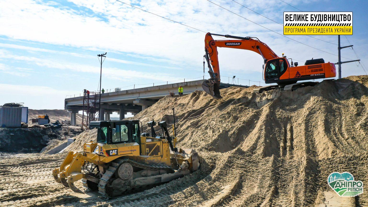 Працюють цілодобово: вперше за 30 років на Дніпропетровщині будують трасу Дніпро-Решетилівка (Фото/Відео)