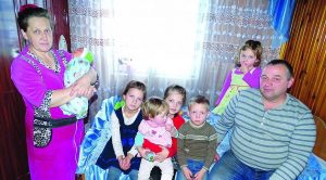 “Нам дуже важко.”Жінка народила 19-ту дитину в 45 років! Вражаюча історія (ФОТО)