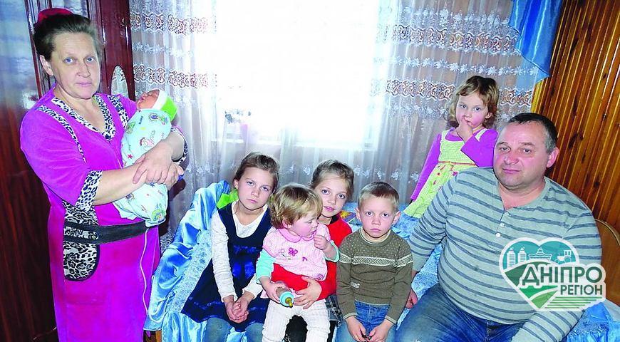 “Нам дуже важко.”Жінка народила 19-ту дитину в 45 років! Вражаюча історія (ФОТО)