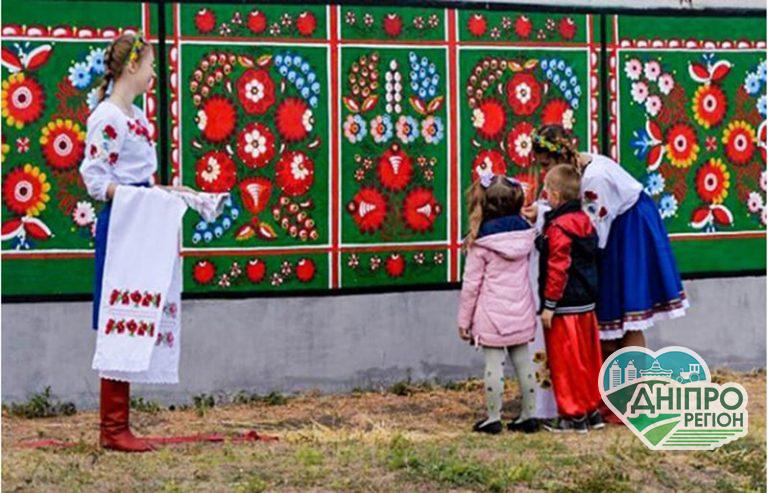 На Дніпропетровщині є унікальний Миколаївський розпис, якому понад 300 років (ФОТО) На Дніпропетровщині є унікальний Миколаївський розпис, якому понад 300 років (ФОТО)