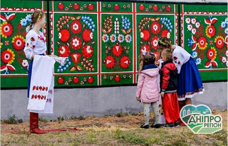 На Дніпропетровщині є унікальний Миколаївський розпис, якому понад 300 років (ФОТО) На Дніпропетровщині є унікальний Миколаївський розпис, якому понад 300 років (ФОТО)