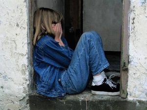 Обережно! На Дніпропетровщині біля дитсадка невідомий зґвалтував дівчину: жахливі подробиці