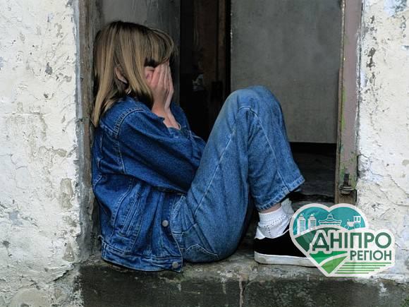 Обережно! На Дніпропетровщині біля дитсадка невідомий зґвалтував дівчину: жахливі подробиці