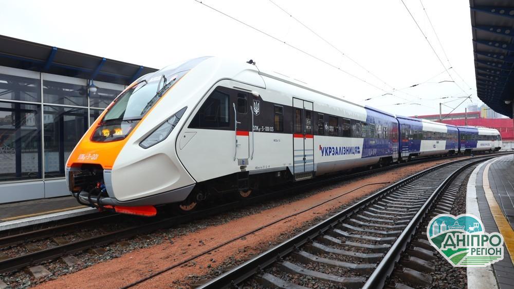Щодня із Дніпра до Харкова за 3 години: Укрзалізниця запускає 2 експреса (Розклад, вартість квитка)