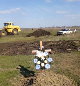 Обуренню немає меж: на Дніпропетровщині орють землю біля кладовищ (ВІДЕО)