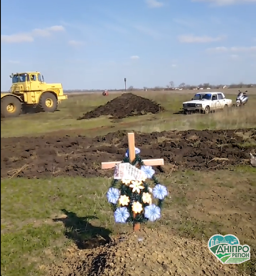 Обуренню немає меж: на Дніпропетровщині орють землю біля кладовищ (ВІДЕО)
