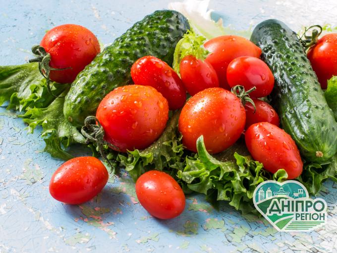 Чому не можна їсти в салаті огірки і помідори