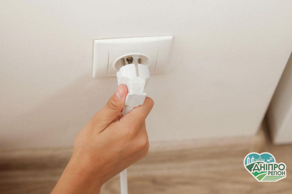 Куди звертатись, якщо виникають перепади напруги в електромережі