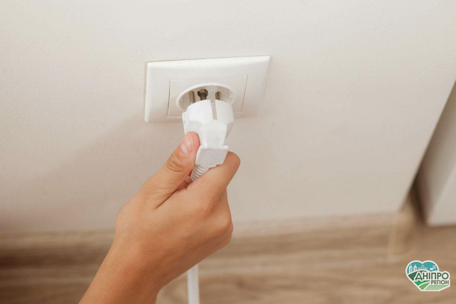 Куди звертатись, якщо виникають перепади напруги в електромережі