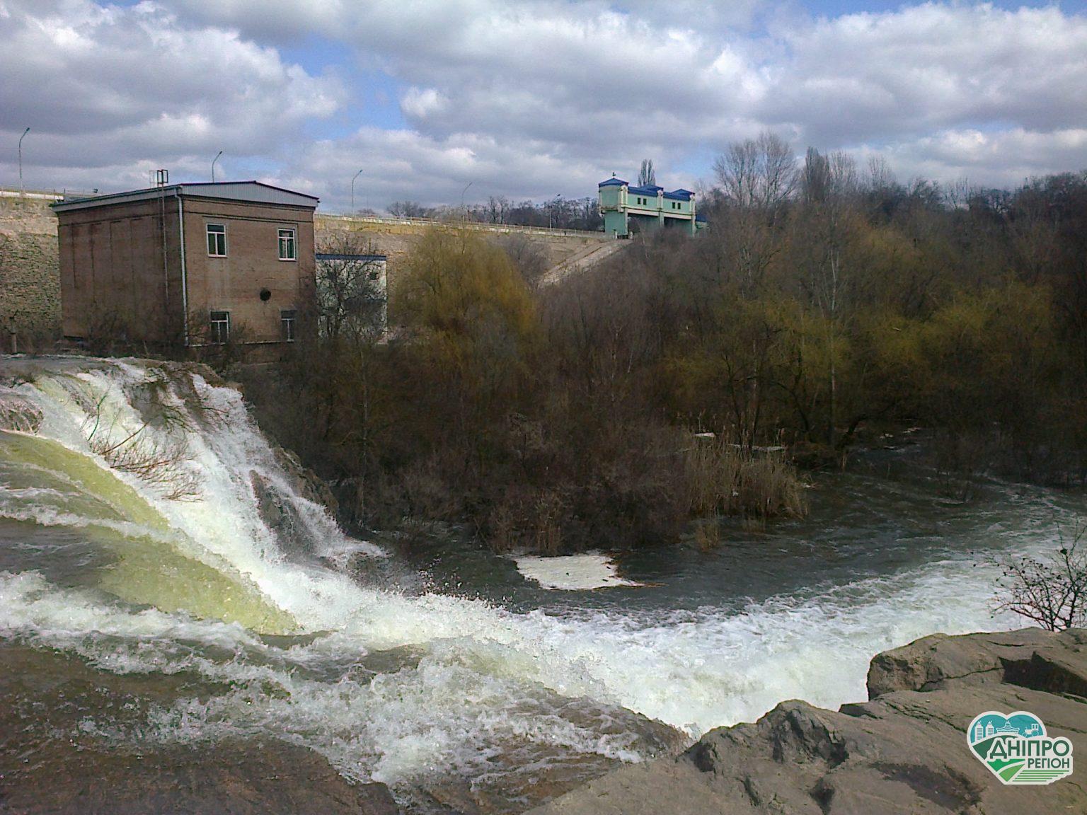 Неймовірне видовище: екзотичний водоспад Дніпропетровщини (КРАСИВІ ФОТО)