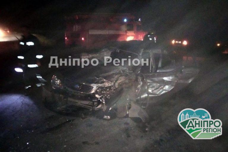 ДПТ поблизу Царичанки: водія деблокували з пошкодженого автомобіля