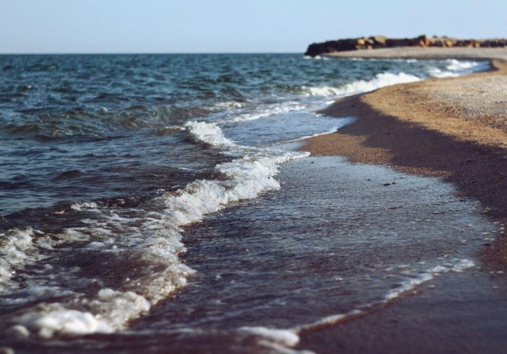 Травневі свята 2021: в мережі з’явилися відео з пляжів Азовського моря Травневі свята 2021: в мережі з'явилися відео з пляжів Азовського моря