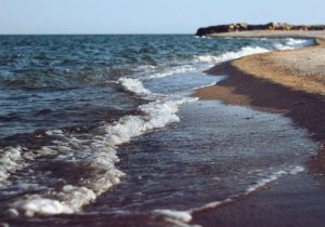 Травневі свята 2021: в мережі з’явилися відео з пляжів Азовського моря