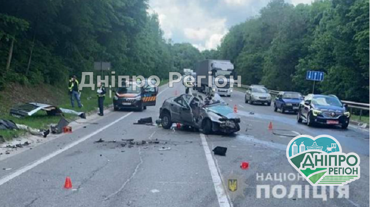 На трасі Київ-Чоп загинули батько і син із Дніпра (ФОТО) На трасі Київ-Чоп загинулиа батько і син із Дніпра (ФОТО)