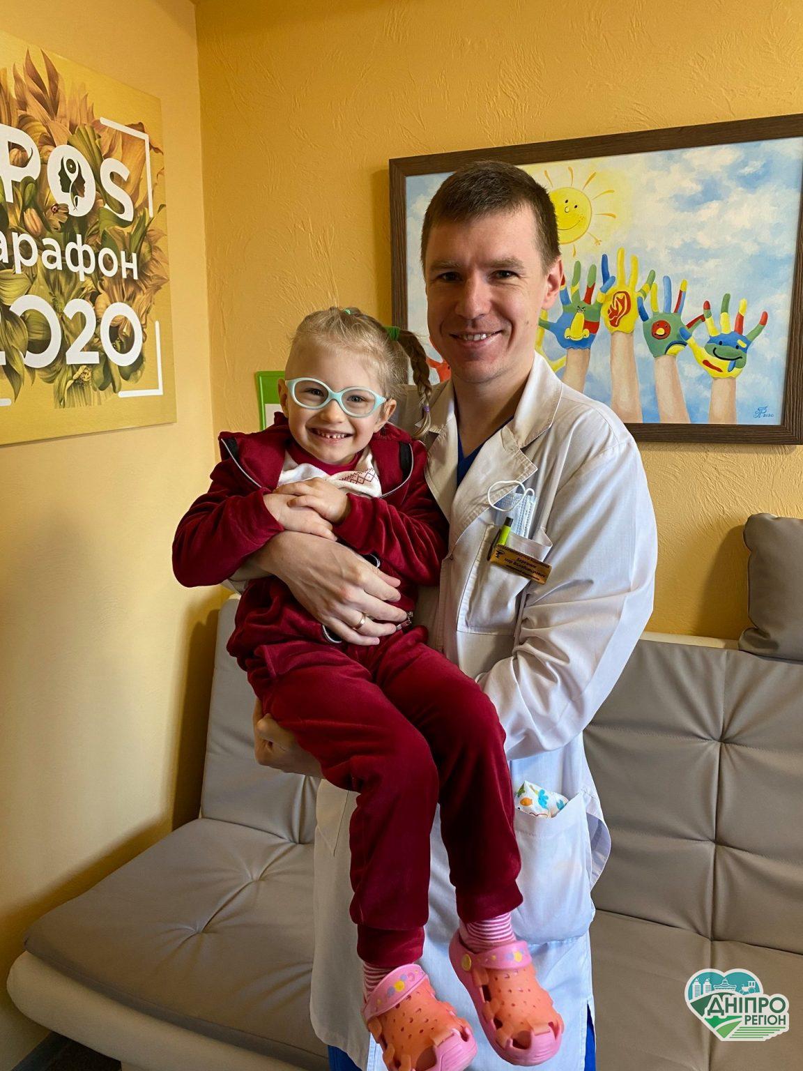 У Дніпрі вперше за 7 років дитині встановили кохлеарний імплантат