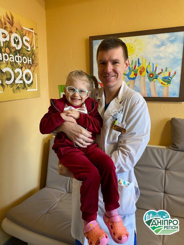 У Дніпрі вперше за 7 років дитині встановили кохлеарний імплантат У Дніпрі вперше за 7 років дитині встановили кохлеарний імплантат