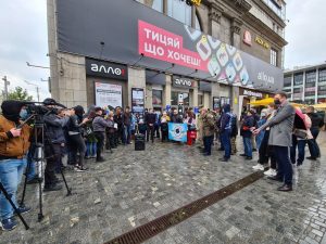 У Дніпрі протестували проти обмеження часу безкоштовного проїзду у громадському транспорті