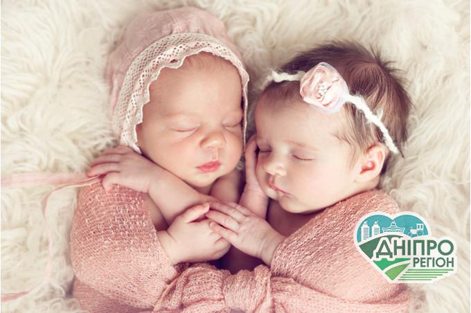 Народжуваність на Дніпропетровщині: кого з немовлят більше, хлопчиків чи дівчат?